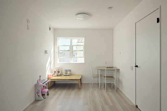 白を基調にした2階の子ども部屋