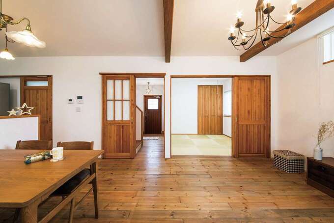 リビングと隣接する和室は、客間として使うほか、子どもが風邪をひいたときの隔離部屋にもなる