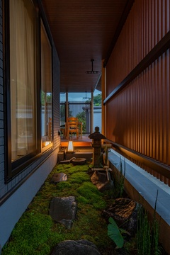 ご主人手作りのコケ庭