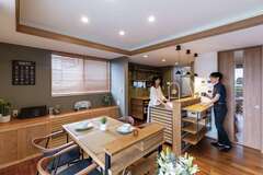 普遍的なデザインと全館空調の心地よさF.L.ライトの新モデルハウスがオープン！