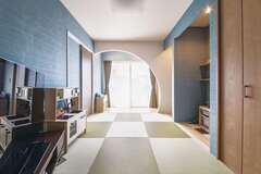 モデルハウスにならって広縁の壁をR型にした斬新な和室