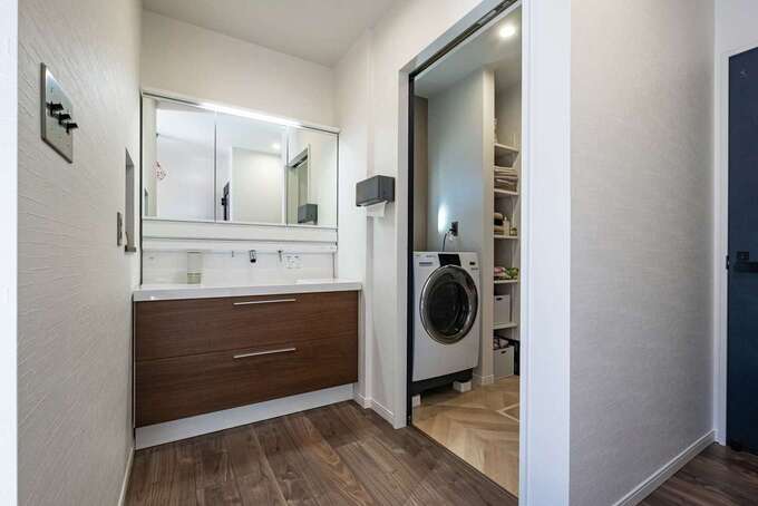 洗面室と脱衣室を別々にして、いつでも自由に使いやすく