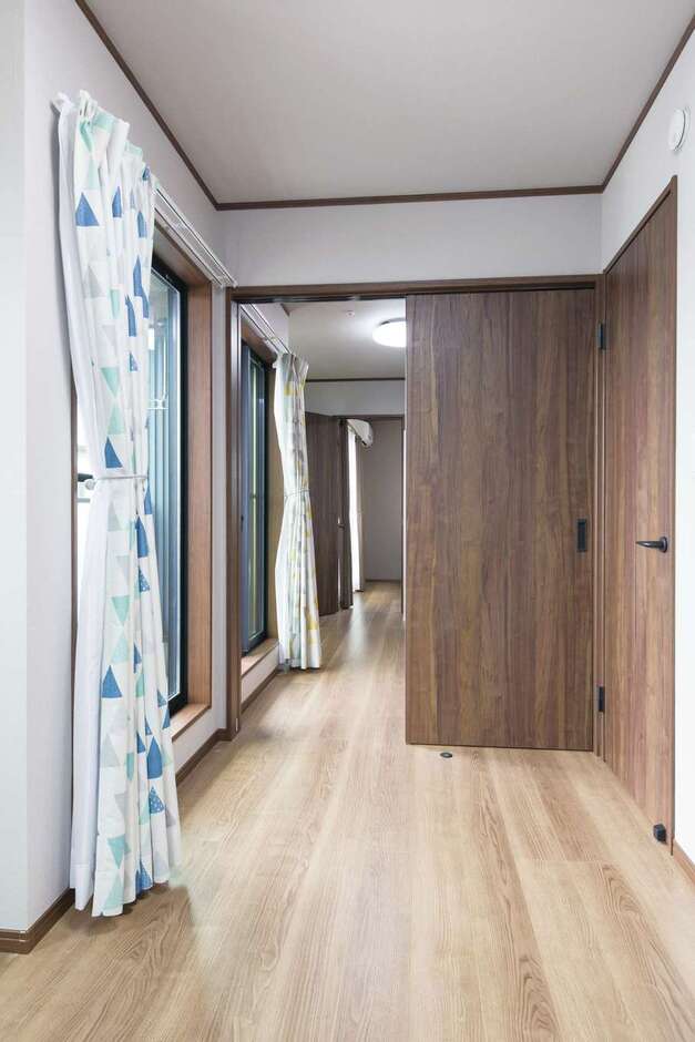 奥さまの希望で、ふたつの子ども部屋と寝室の壁は引き戸に変更した