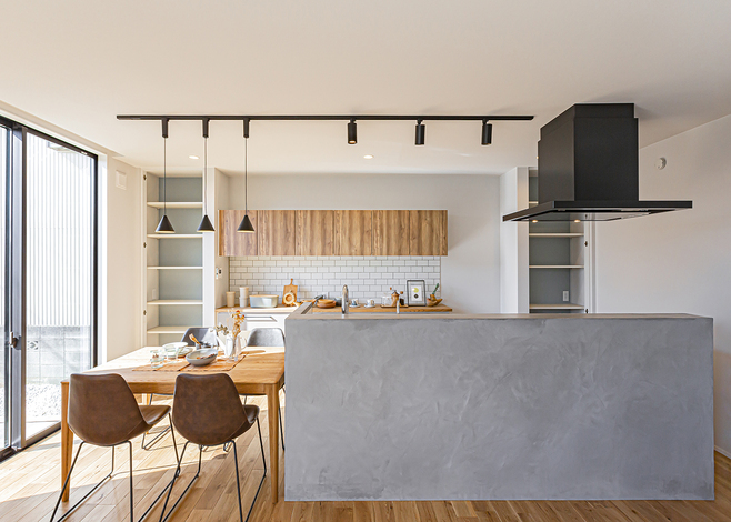 照明にもこだわったモダンなキッチン