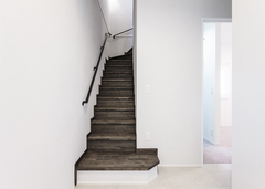 1階と2階LDKを結ぶ階段