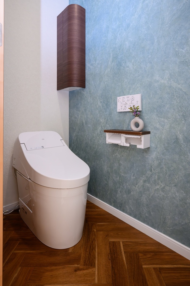 落ち着いた空間になるようこちらはブルー×ブラウンカラーに。