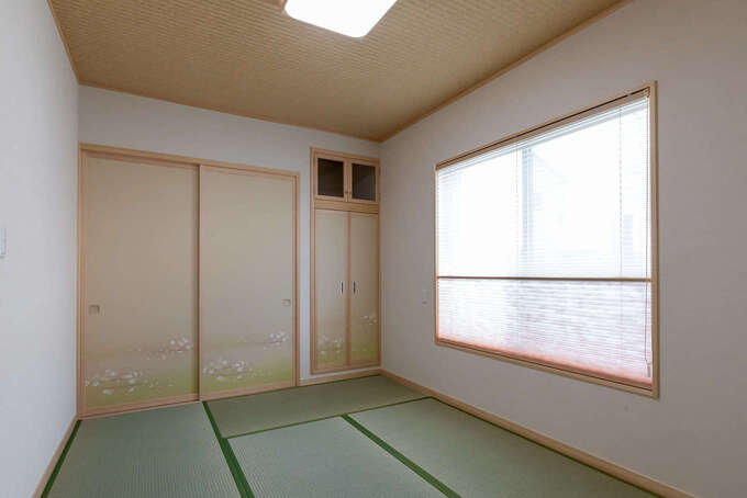 建物の北側に設けた6畳の客間。すぐ隣に洗面・トイレを設け、ゲストがゆっくりくつろげるよう配慮