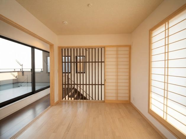 シンプルで落ち着いたデザインの居室。床を畳に変えることで、より和風でなじみ深い雰囲気になりそうです。