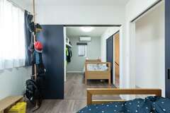 子ども部屋は引き戸で仕切り。巣立った後はつなげて使うこともできる【三和建設】