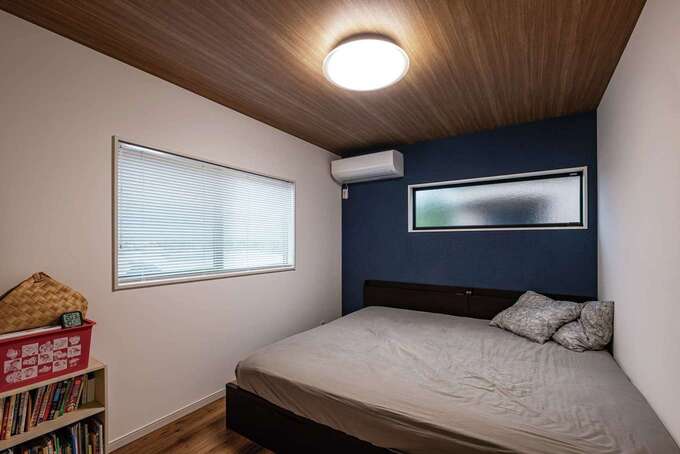 シンプルな寝室