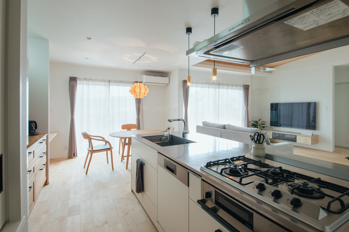 白で統一してスッキリとした空間に