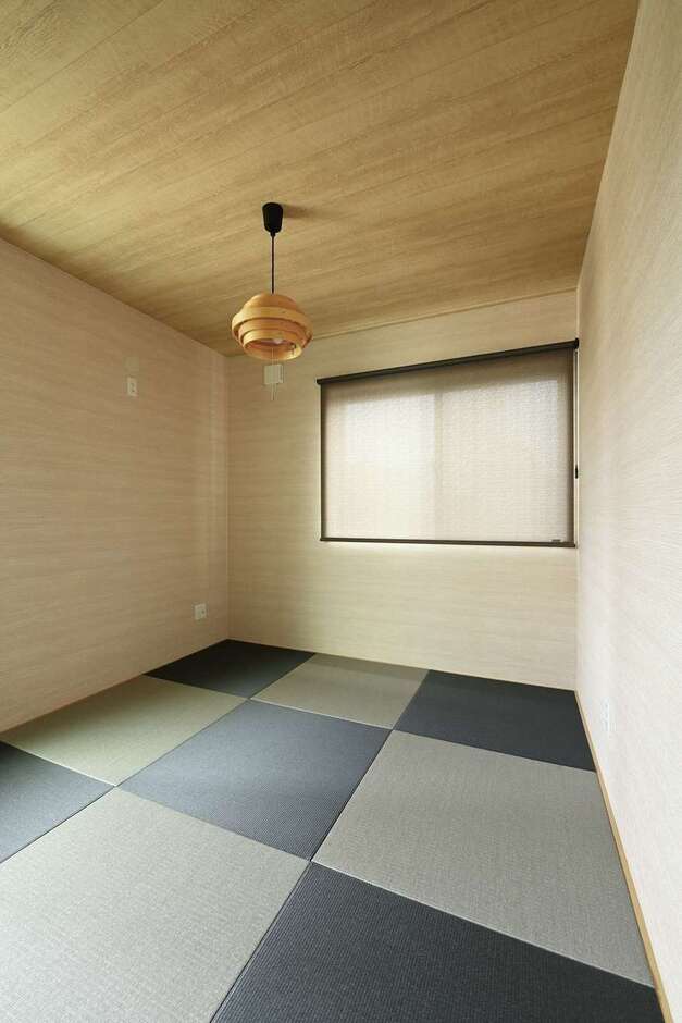 和室は、色のバリエーションが多彩で日焼けしにくい和紙の畳に