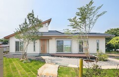 庭師さんに作っていただいた庭が、建物をより引き立ててくれています。【新和建設】