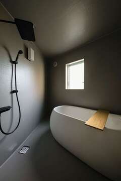 ホテルライクな置き型のバスタブ