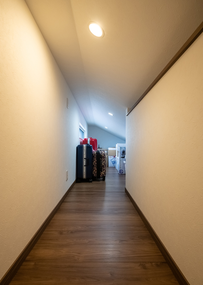 屋根裏の収納