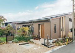片流れの屋根に大容量の太陽光発電を搭載【吉川住建】