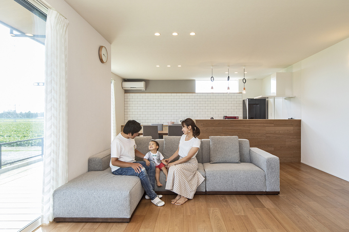 平屋建ては、基礎⼯事の規模など予算⾯で不安だったそうだが、担当者が⼟地にかかる税⾦から⼯事コストまで幅広い知識を持ち、予算管理のアドバイスを積極的に持ち掛けてくれたことで安⼼できたそう