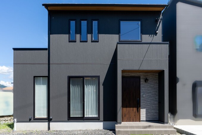 外壁の種類、窓の位置など綿密にお打ち合わせを重ね、外観にもこだわりました。