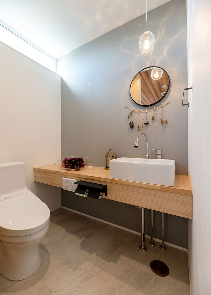 白を基調にしたトイレ