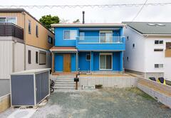 よろい吹き調の外壁を使った、目に鮮やかな外観。【平屋専門店 シャレオハウス】
