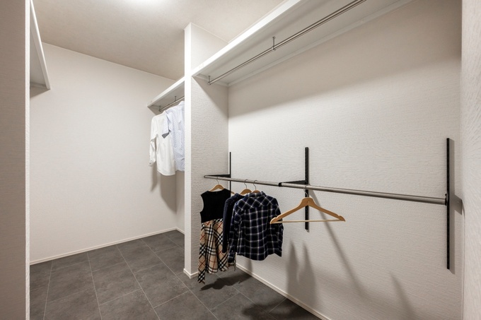 ランドリールームからそのまま収納できる家事ラク動線。