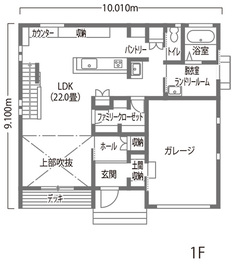 広いバルコニー付きのスタイリッシュな家