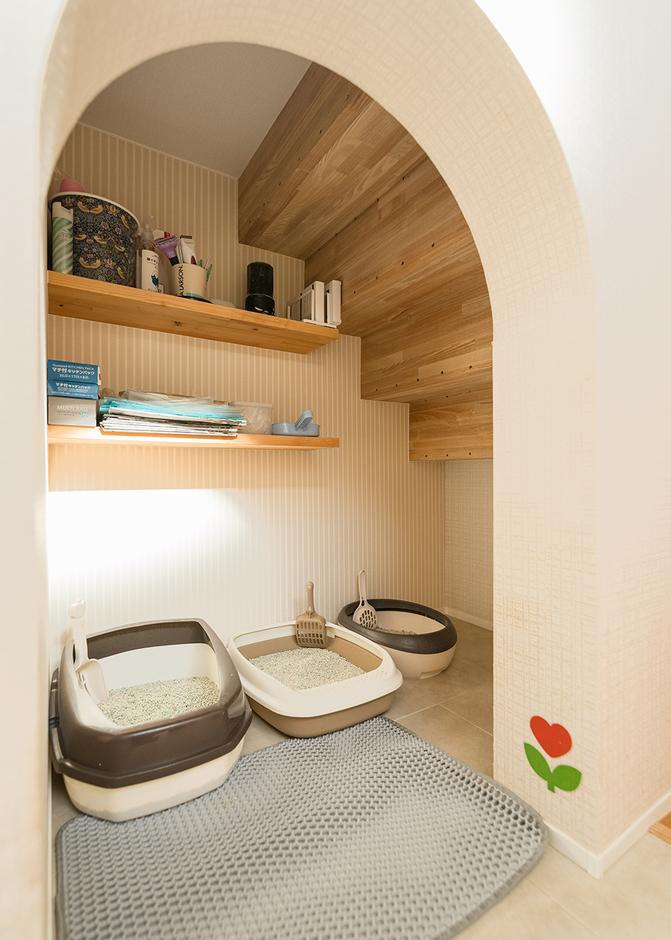 階段下を利用した愛猫用トイレスペース