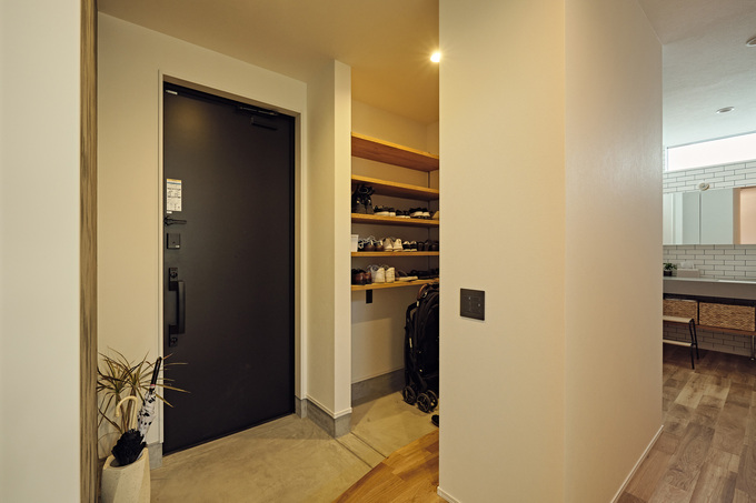 大容量のシューズクローク付き玄関