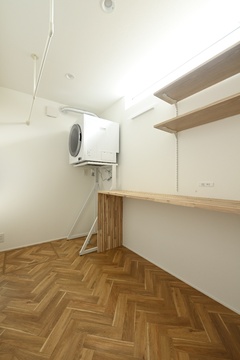 機能的なランドリールーム。広々としたスペースにたくさんの洗濯物も余裕で干せる【REIWA HOUSE（令和ハウス）】