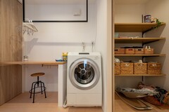 洗う･干す･たたむ･しまうが完結するランドリールーム。家事効率を最優先に考えた、現代の正解動線です。【アッシュホーム】