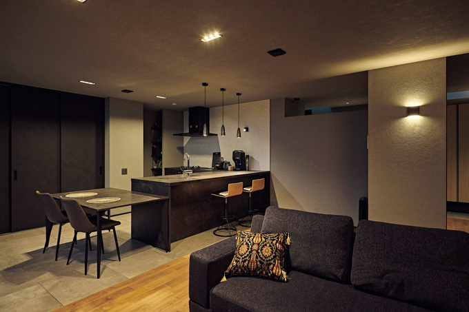 夜の照明演出にもこだわりが感じられる