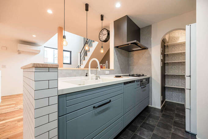 子ども、家事、サロン すべてに目配りできる店舗併用住宅