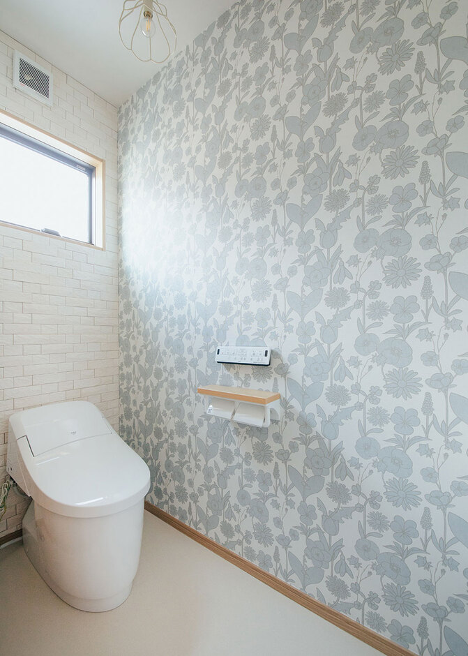 トイレの壁にもエコカラットを採用した