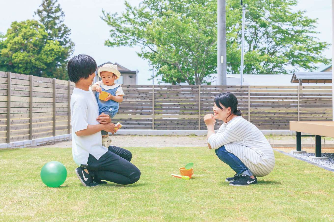 ARRCH アーチ｜休日には庭でシャボン玉遊び。大きなシャボン玉に、子どもも大人も大はしゃぎ