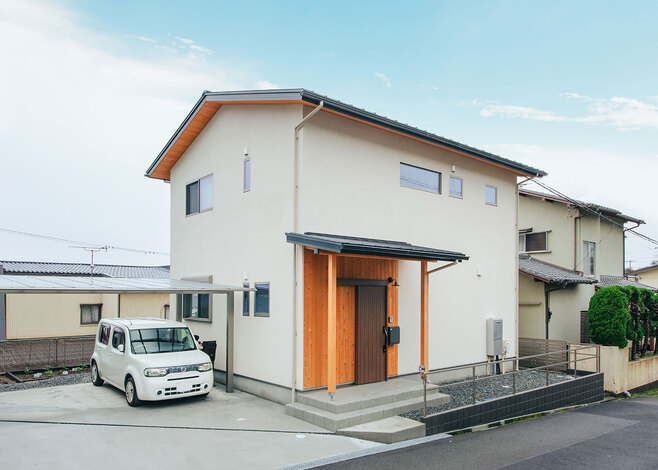 「眺めのいい高台」の立地を希望し、同社と一緒にじっくり探した。壁や柱を上下に配置しやすい総2階の構造は、耐震性を高める効果にもつながっている