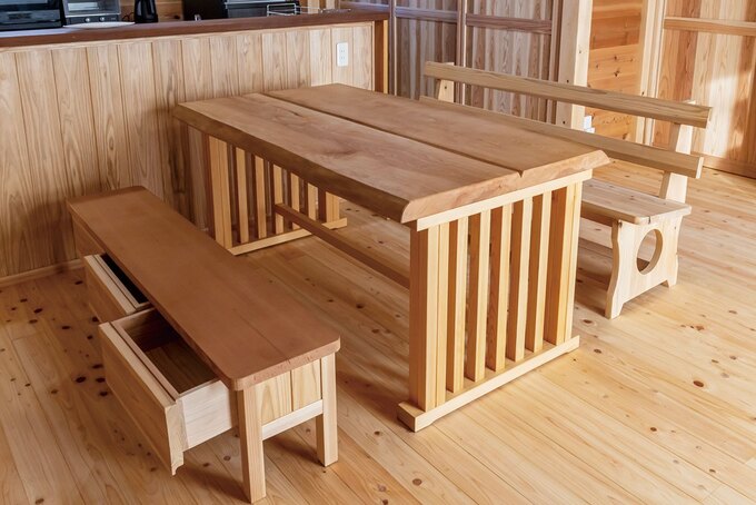 無垢材の家具は、職人が作ったIさん夫妻へのプレゼント