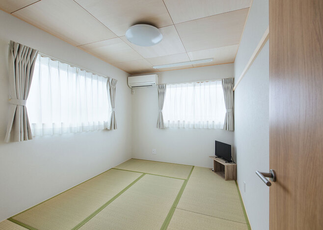 ご夫婦の寝室はあえて畳敷きとした
