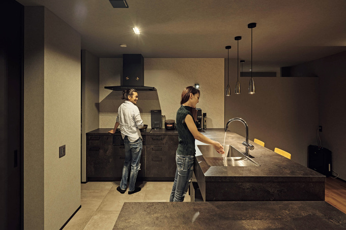 二人で立ってもゆとりの広さのキッチン