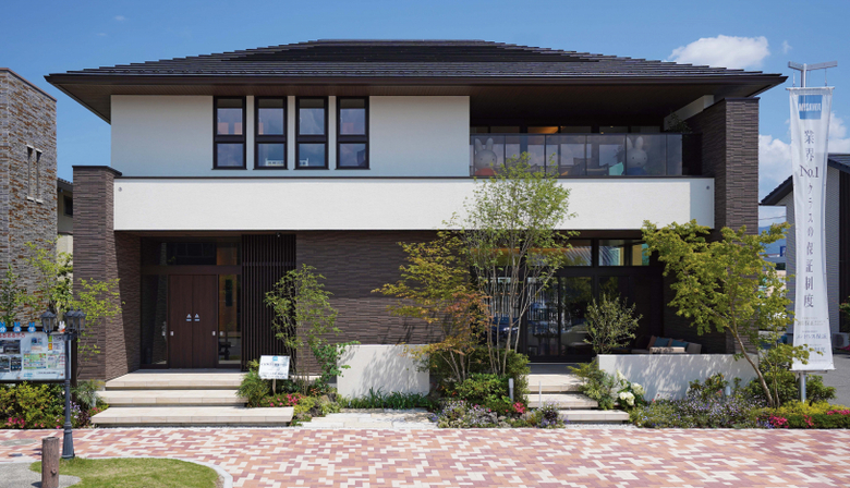 大開口と高天井の開放的なリビングが魅力の展示場