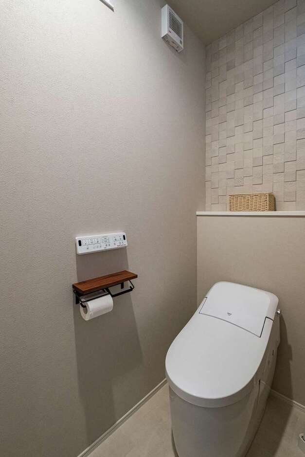 トイレにも、消臭効果をもつエコカラットを採用