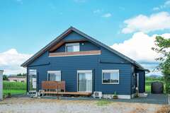 三角屋根がコテージのような遊び心を感じさせる外観【DISTANCE 野本建築】