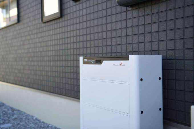 太陽光発電に加えて蓄電池も備わり、災害などによる停電時も電気を使えて安心