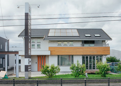 生きた木の温もりを感じる強さと美しさを併せ持つ家