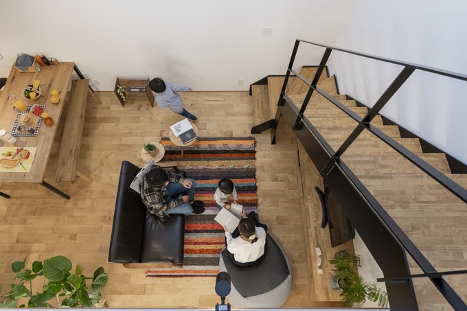 家族団欒の時をデスクコーナーから眺めることができる最高の場所。