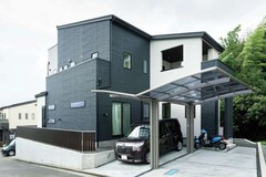 ツートンカラーの外観は色分けのパターンを幾つか出してもらい、2人で話し合って決めた【三和建設】