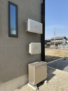 創蓄連携。災害時（停電）にも対応した設備を設けました。太陽電池容量6.75ｋW、蓄電池容量6.3ｋWh