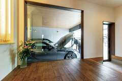 室内から愛車を見ながら暮らすのがご主人の夢だった【アンシンハウズ（アンシン建設工業）】