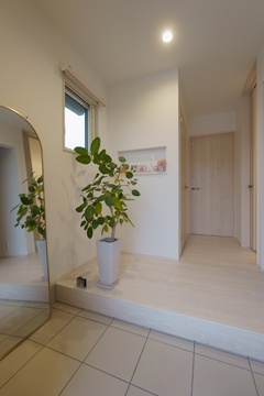 白×緑でさわやかな玄関