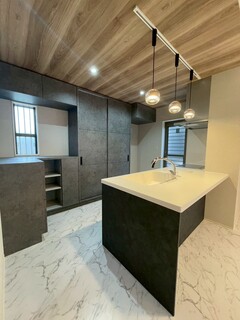 リフォーム後です。お料理をしやすくするため作業スペースを広くしました。カップボードも新しく設置しました。