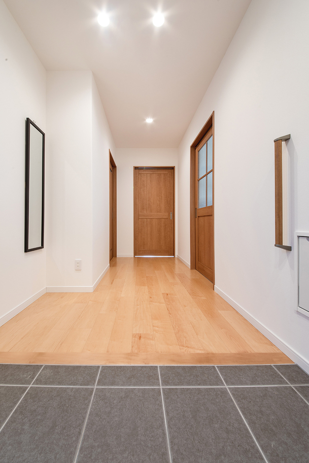 廊下幅も扉幅も広めをセレクト。
玄関～廊下がフルフラットなのも嬉しいポイント